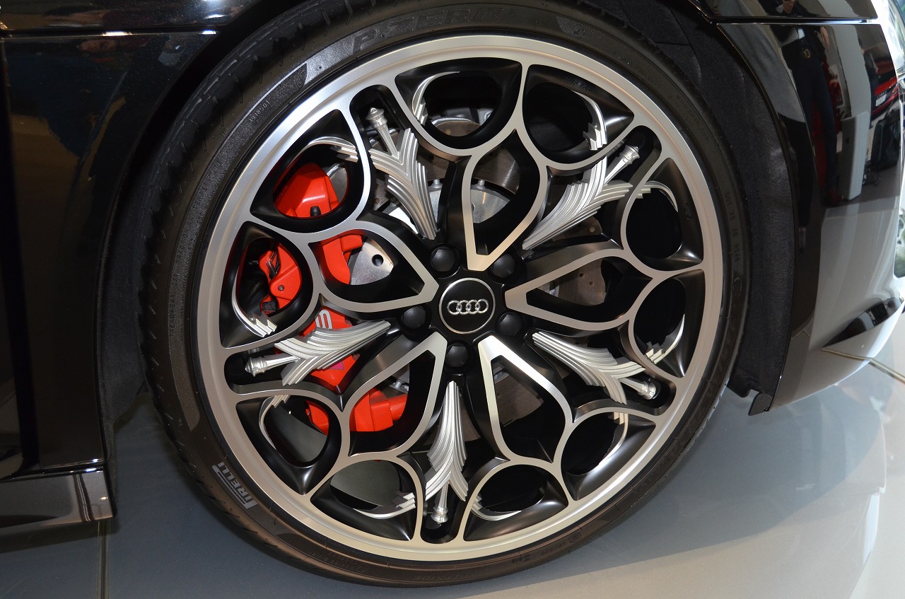 アウディジャパンとスクエアエニックスがコラボレーション 世界に1台の特別仕様車 The Audi ｒ8 Star Of Lucis カーアンドレジャーニュース