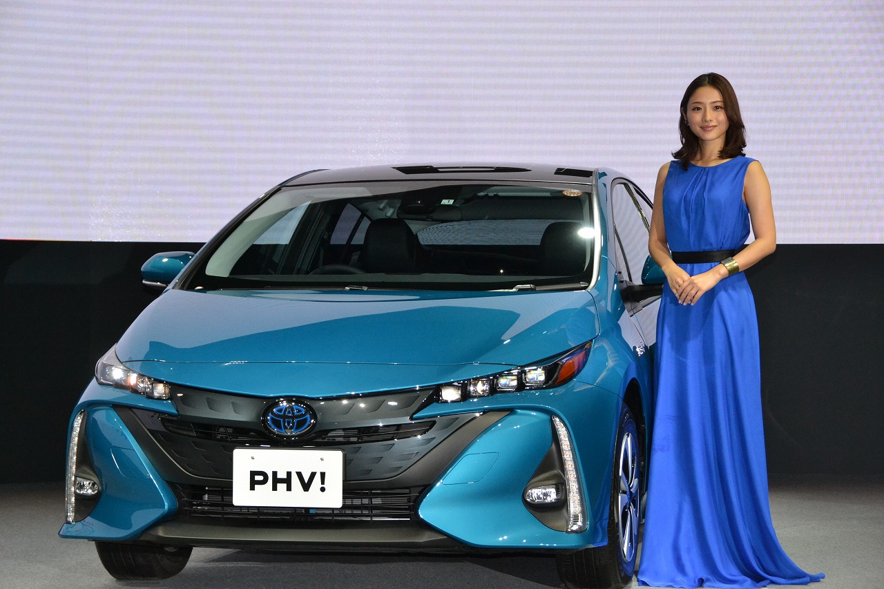 石原さとみさんが新型プリウスＰｈｖのイメージキャラクターに 給電機能でバーベキューやイルミネーションも - カーアンドレジャーニュース