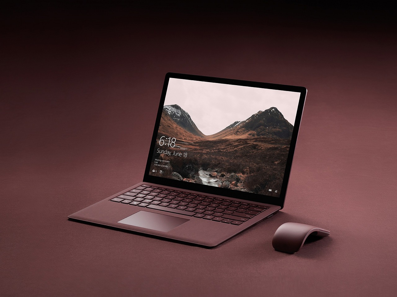 マイクロソフトの最新デバイス「Surface」にアルカンターラ®を採用