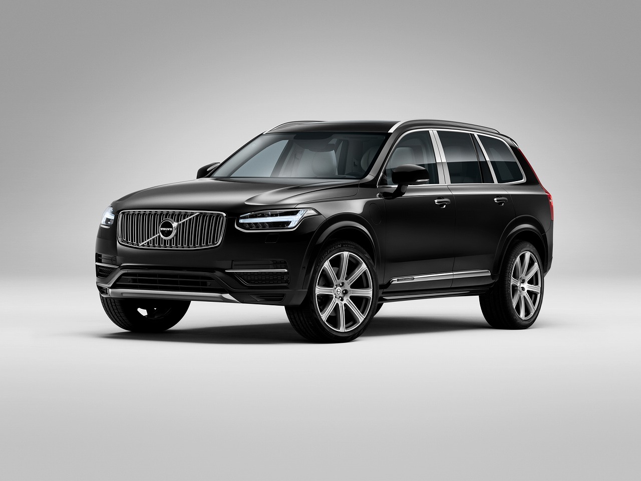 ボルボ、4人乗りSUV　XC90 Excellence を発表